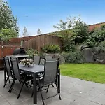 Entire House In A Quite Area